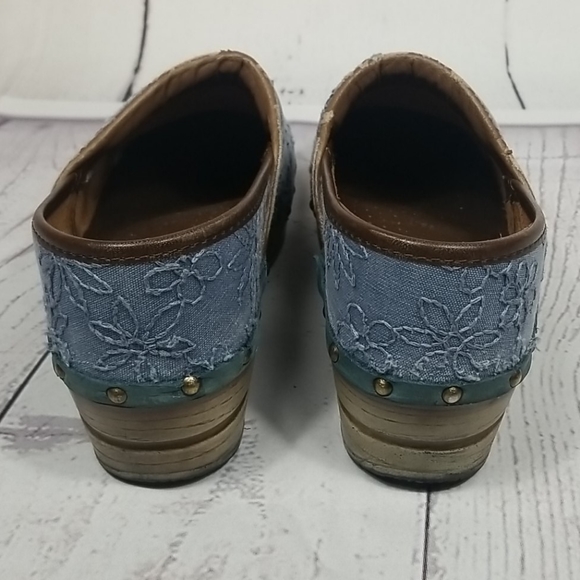 Women's Sanita Clogs Blue Denim Embroidered Floral - Picture 4 of 8